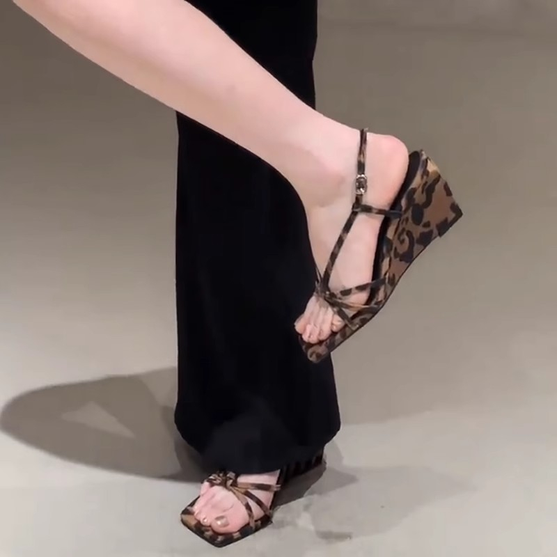 Crossfit Belt - Sandal Wedges Macan Tutul Sabuk Tipis
